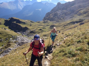 happy-women-mountains-choisir-conseils-randonnée