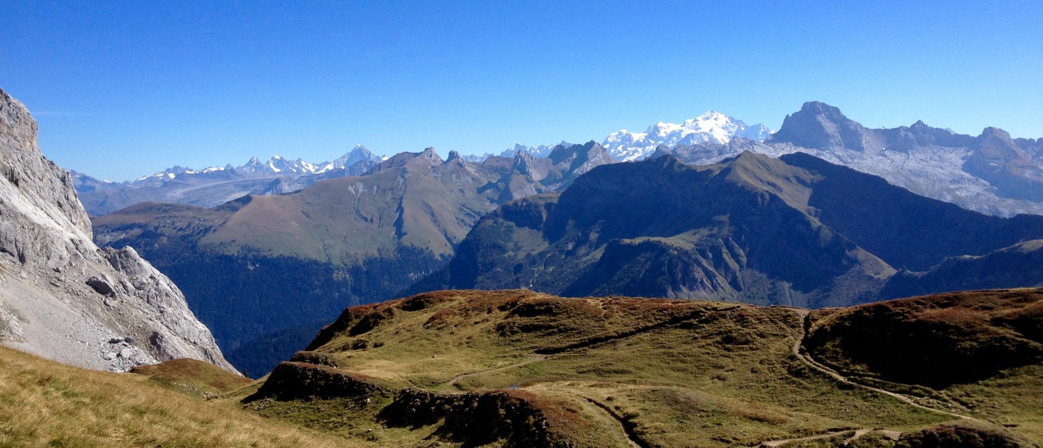 happy-women-mountains-montagne-femmes-aravis