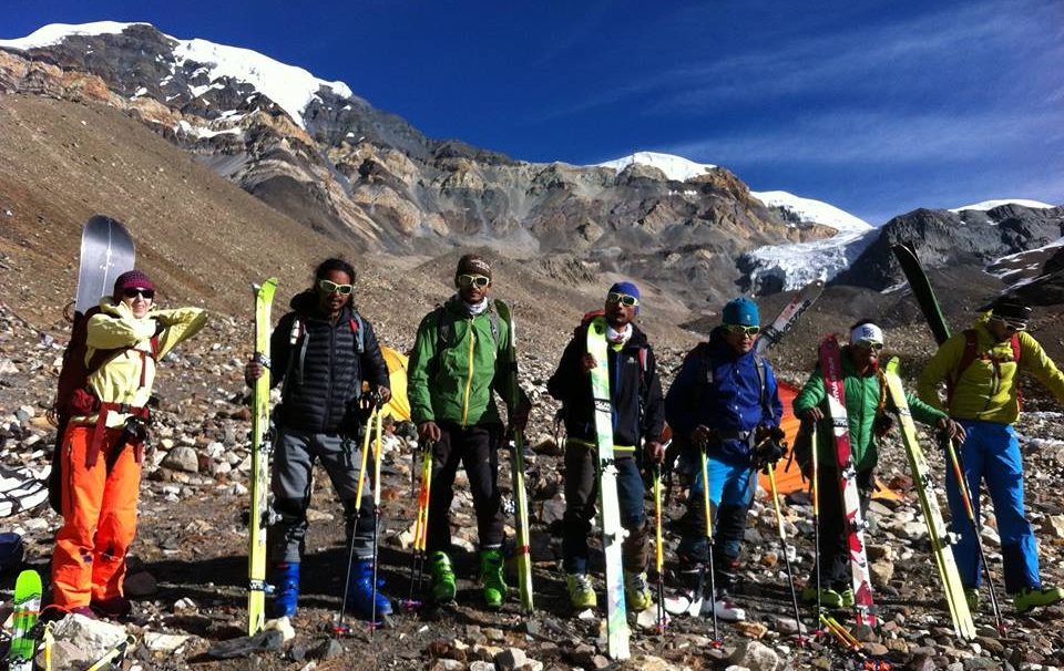 happy-women-mountains-femme-neige-montagne-expédietion-népal-nepali-guide-split-board