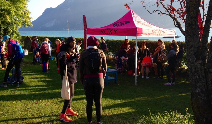 happy-women-mountains-femmes-lac-montagne-copines-nature-plaisir