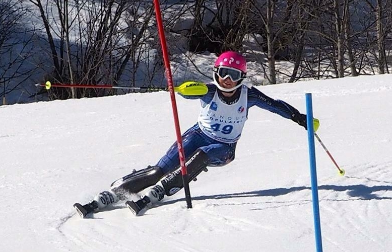 happy-women-mountains-skieuse-neige-challenge-moniteurs