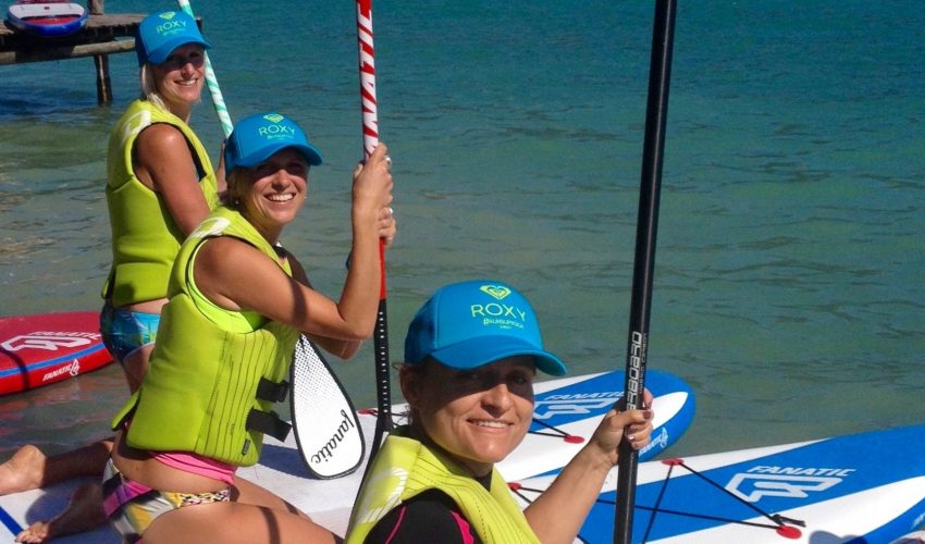 happy-women-mountains-femmes-lac-montagne-copines-nature-plaisir