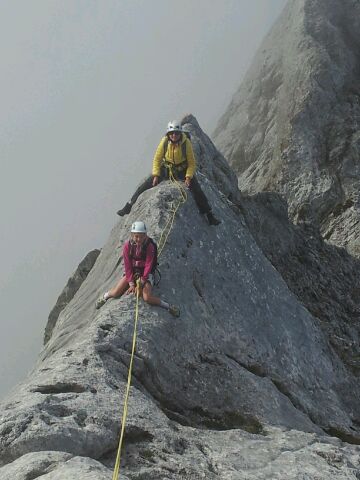 happy-women-mountains-femme-montagne