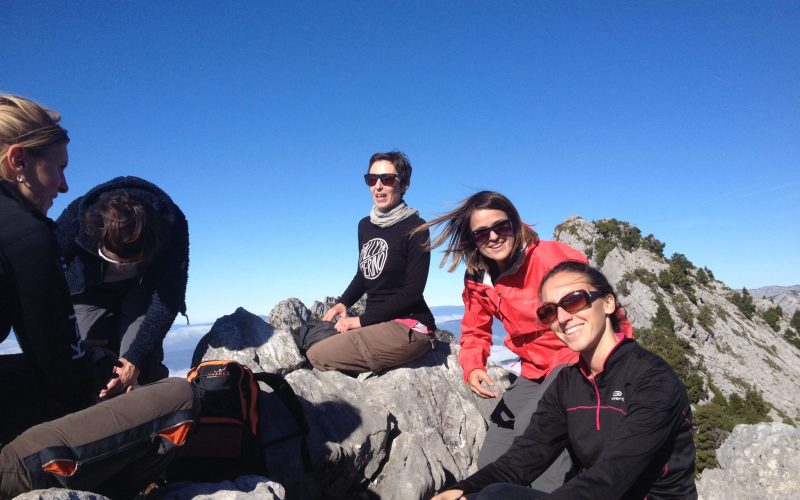 happy-women-mountains-montagne-femmes