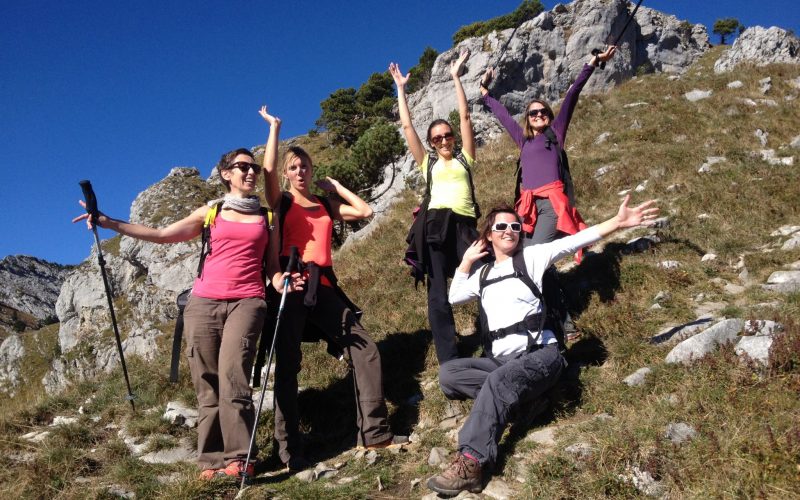 happy-women-mountains-montagne-femmes