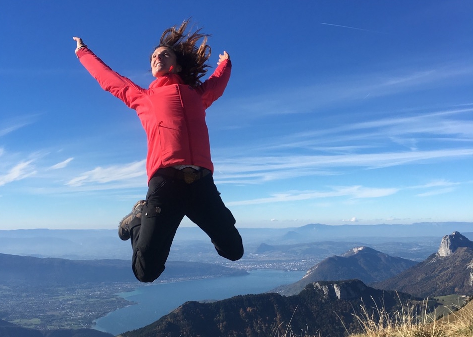 happy-women-mountains-femmes-montagne-randonnée