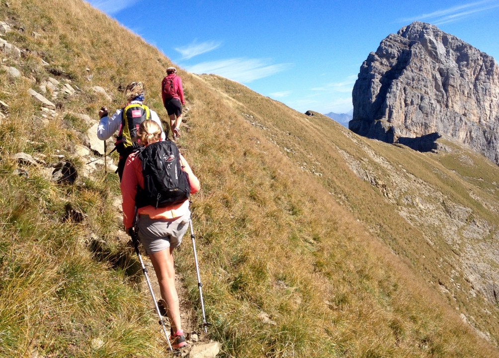 happy-women-mountains-montagne-femmes-aravis