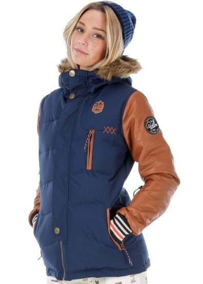 happy-women-mountain-femme-veste-ski-montagne-style