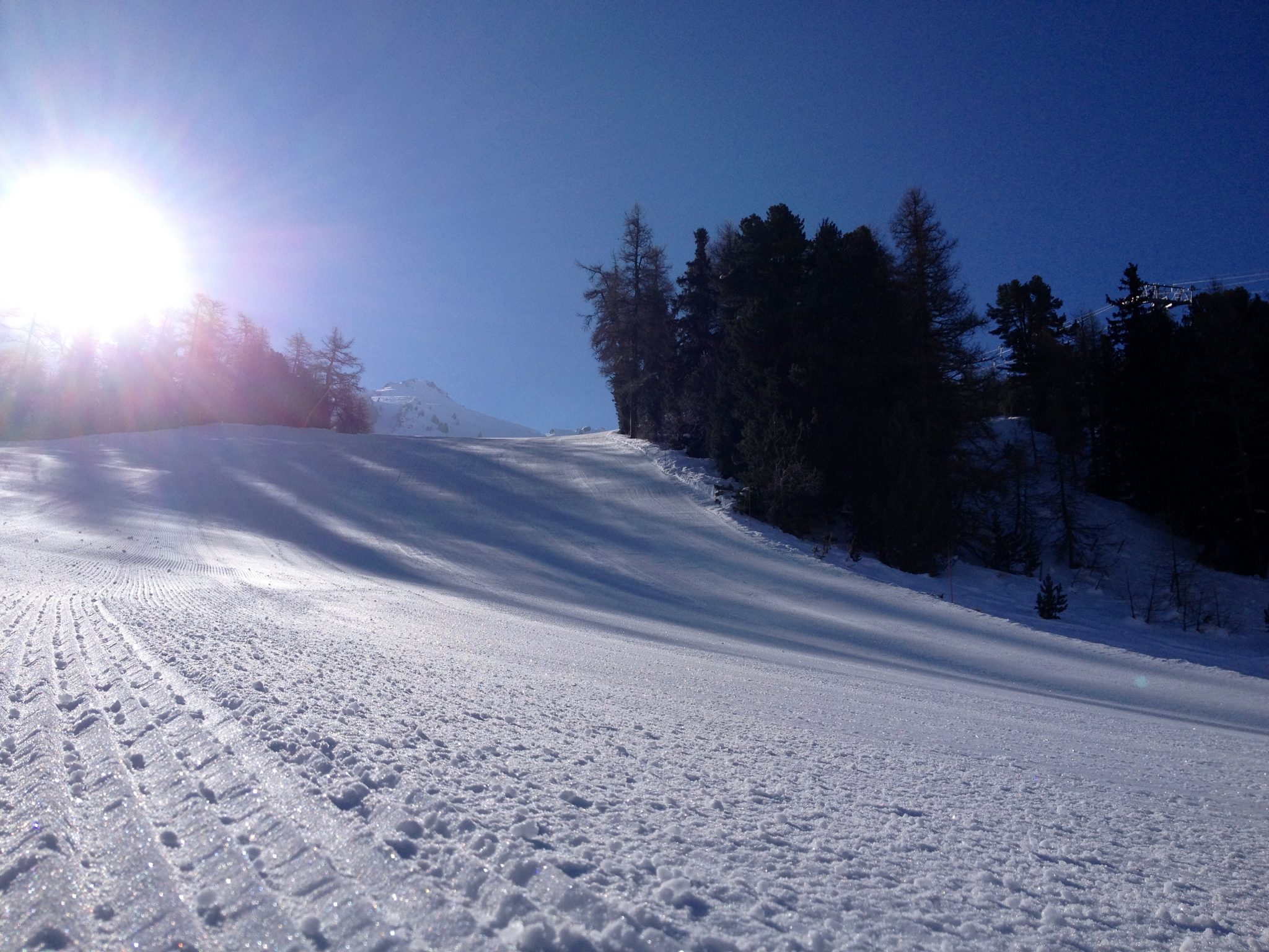 happy-women-mountains-femmes-montagne-ski-skieuse-essais-matériel