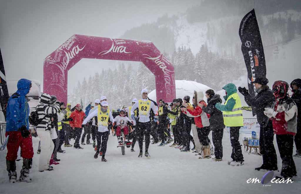 happy-women-mountains-femme-famille-montagne-trail-course-obstacles