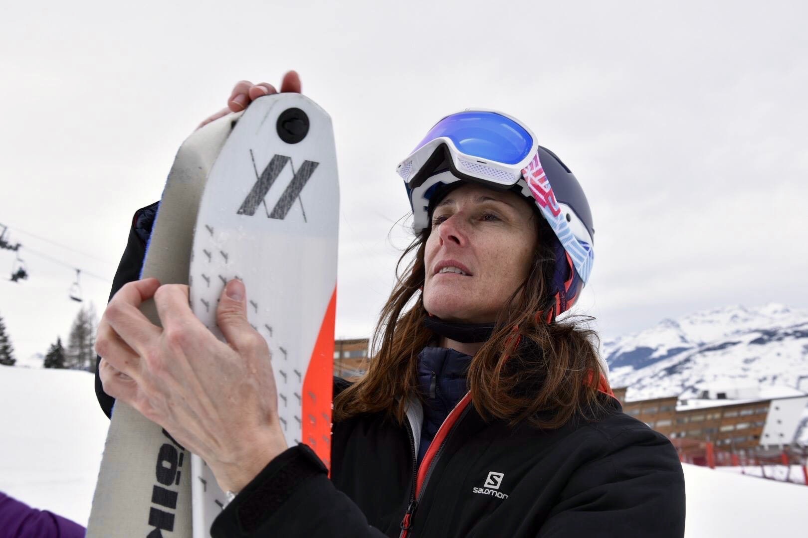 happy-women-mountains-montangne-neige-les-arcs