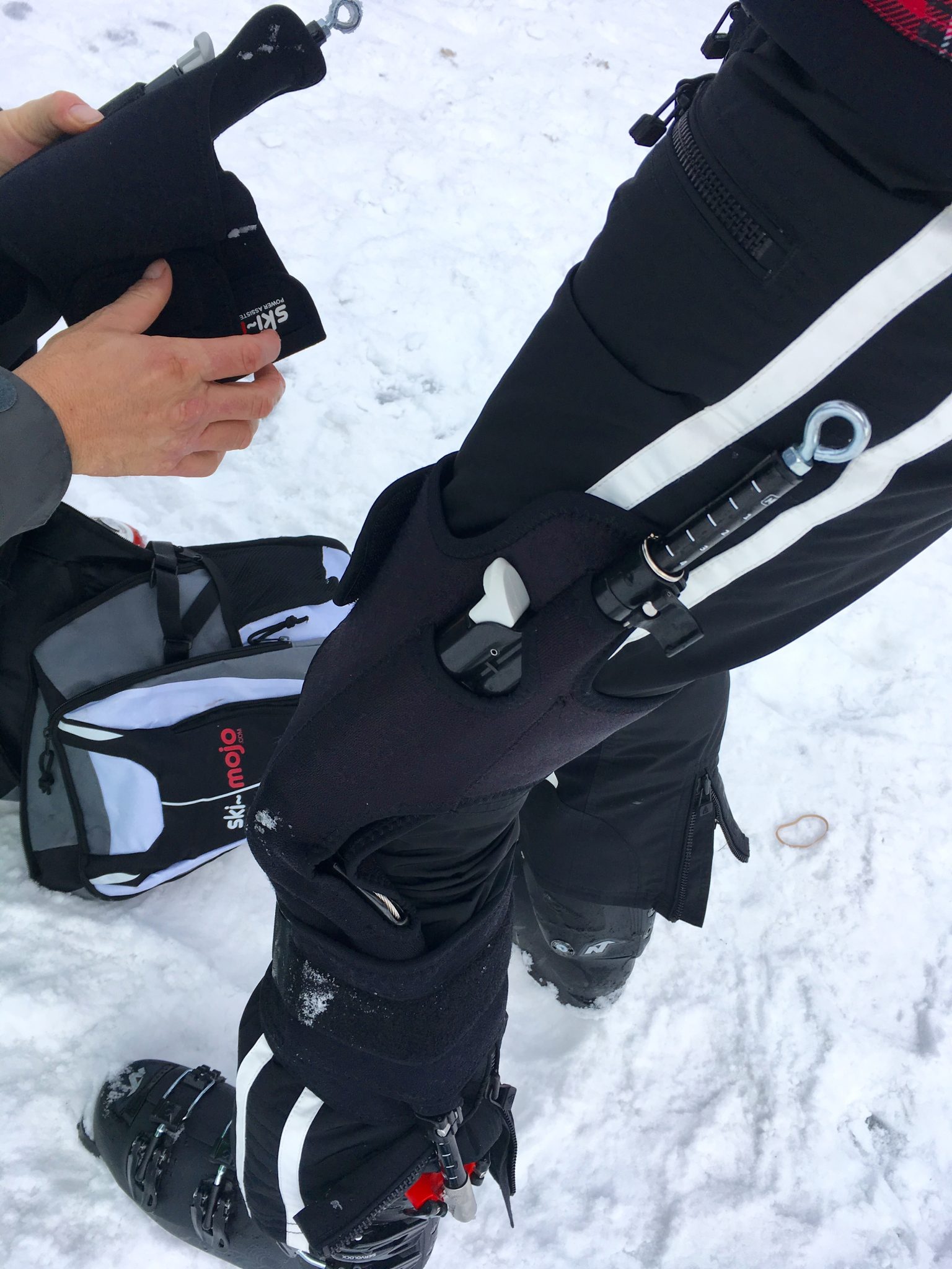 happy-women-mountains-femmes-montagne-ski