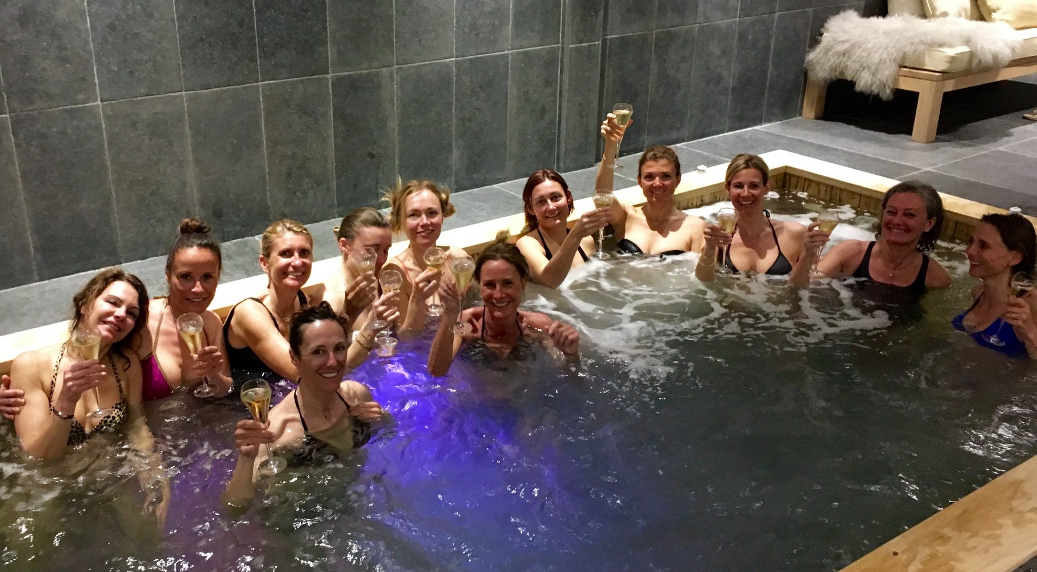 groupe-skieuses-journée-femme-spa