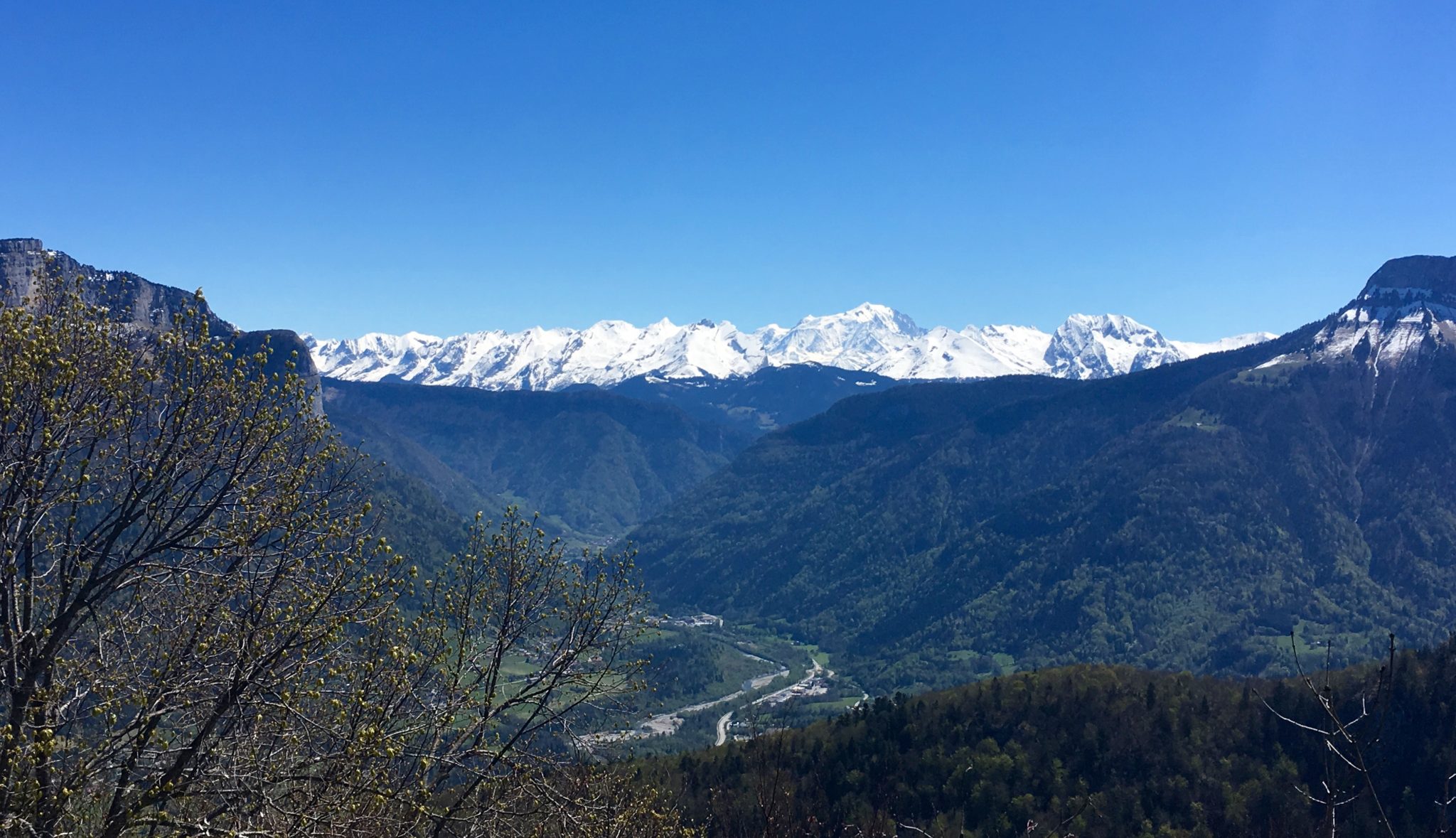 happy-women-mountains-femmes