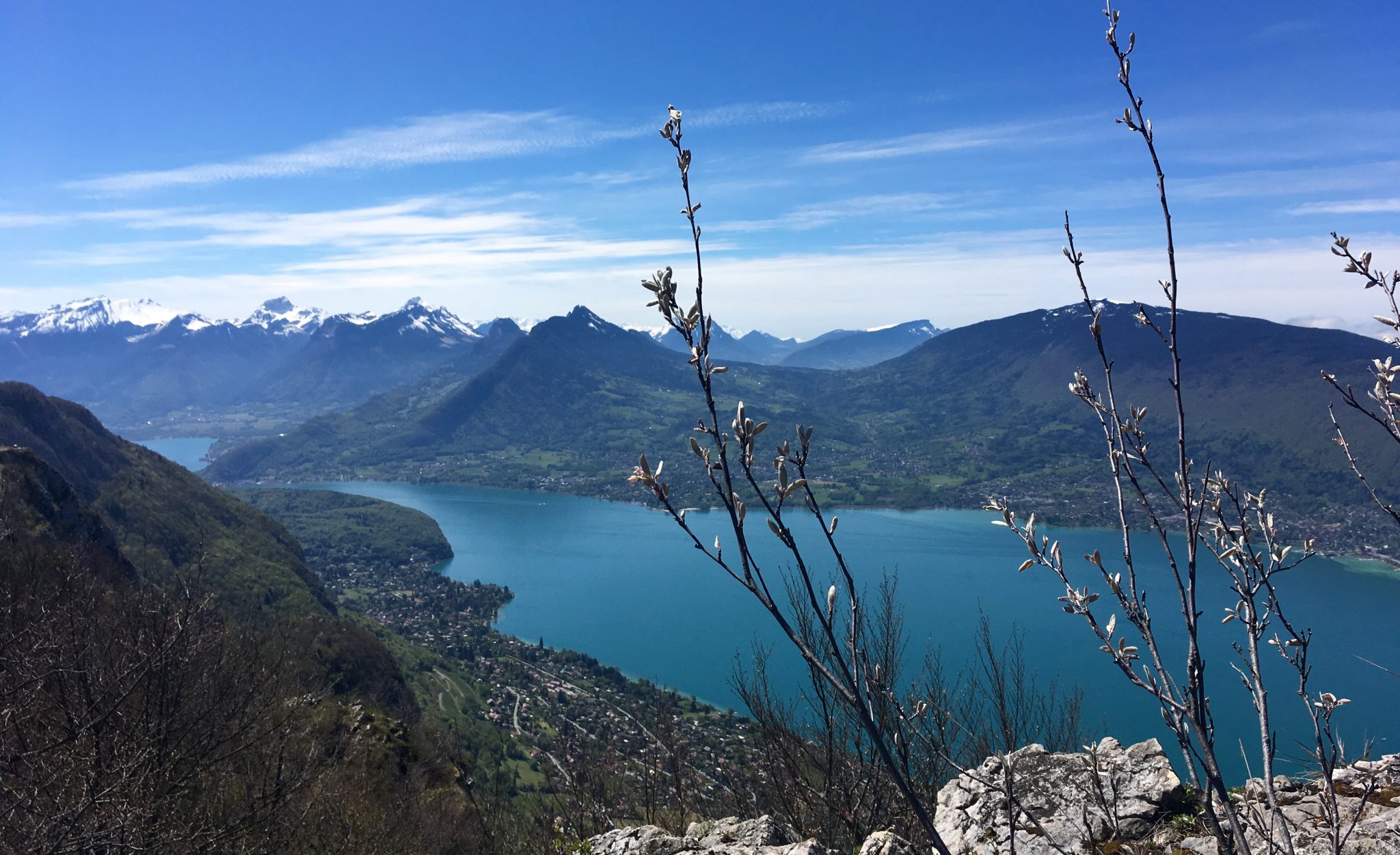 happy-women-mountains-femmes