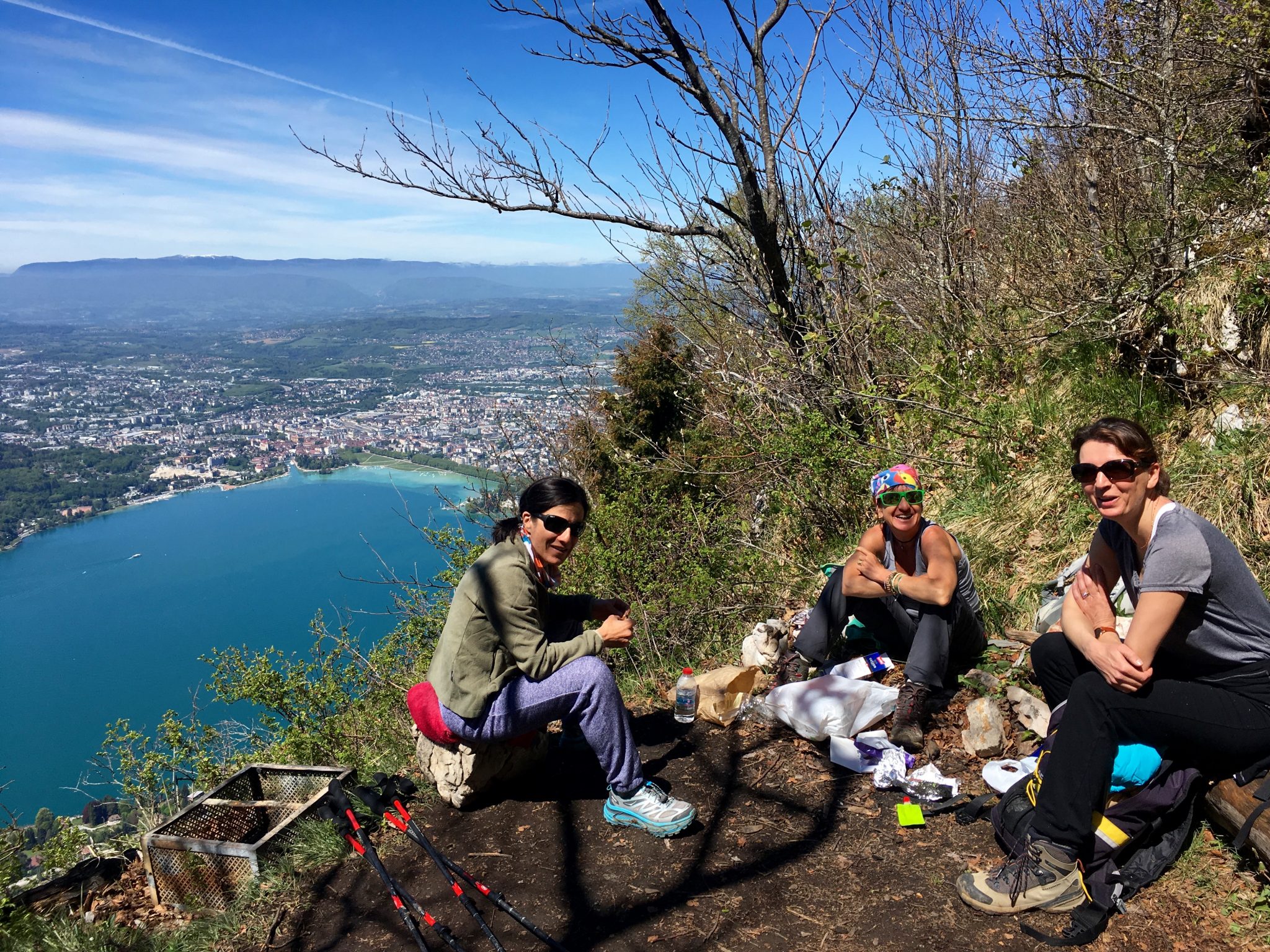 happy-women-mountains-femmes