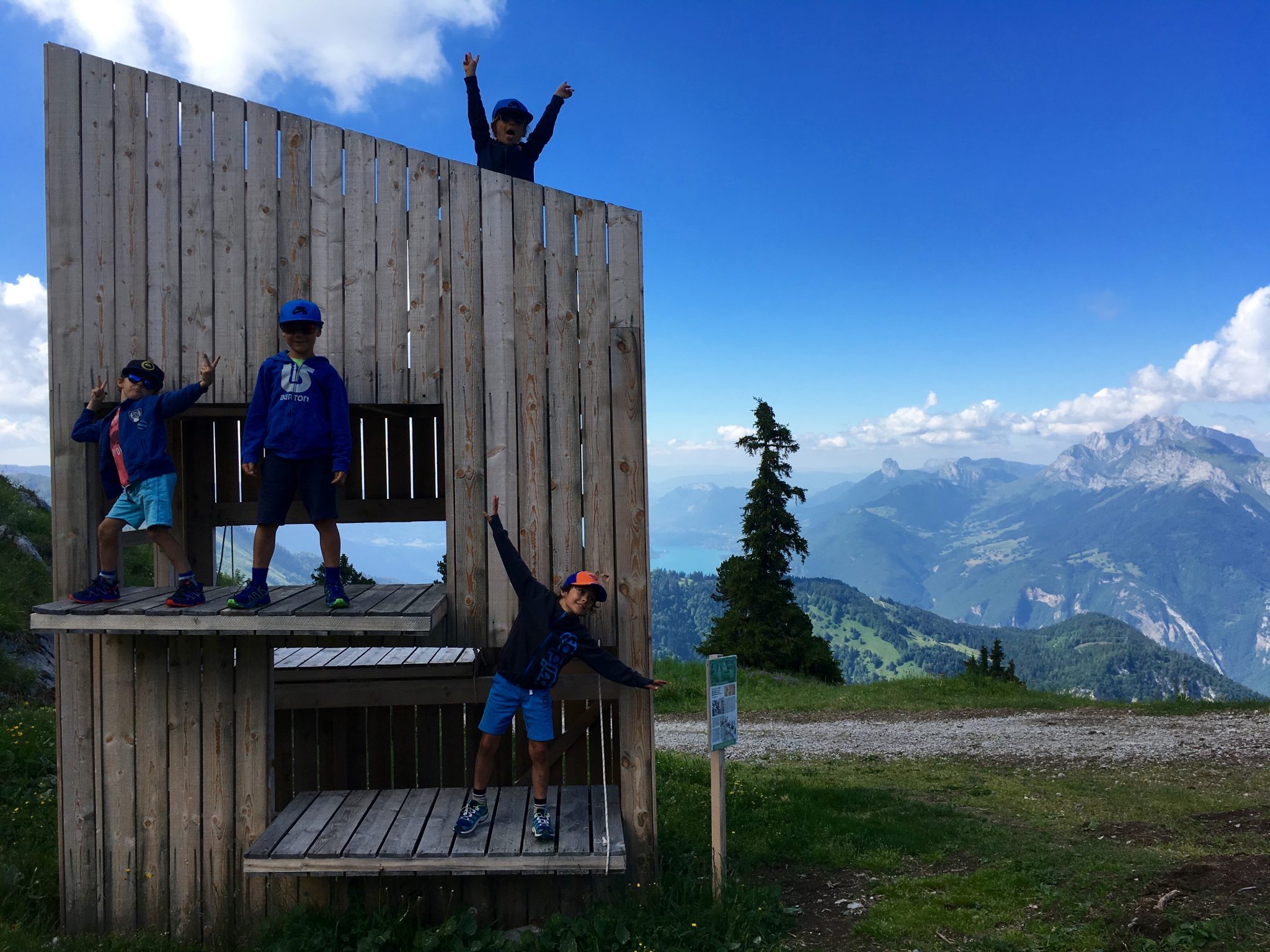 famille-enfants-jeux-activites-montagne