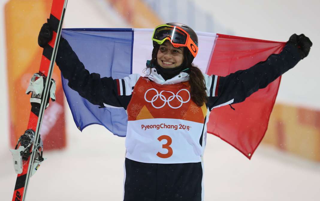 equipe-de-france-athlète-ski-freestyle-pyrnenees-championne-femme-skieuse-montagne-compétition