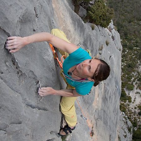 femmes-montagne-athlète-encadrement-stages-féminins-formation-guide-escalade-cascade-de-glace