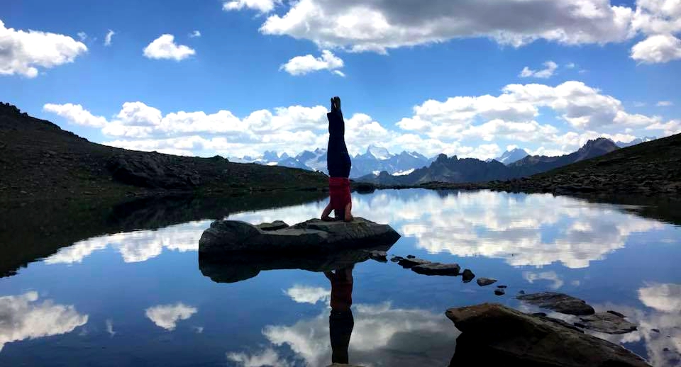 Envie de prendre soin de vous? Les séjours yoga et marche dans le Queyras avec Rachel sont faits pour vous!