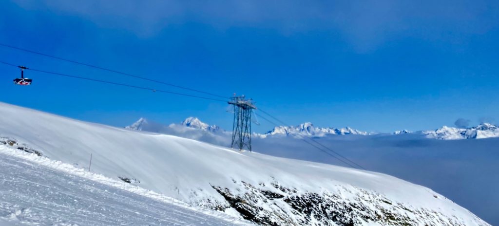 Téléphérique du glacier de la Grande Motte à Tignes.