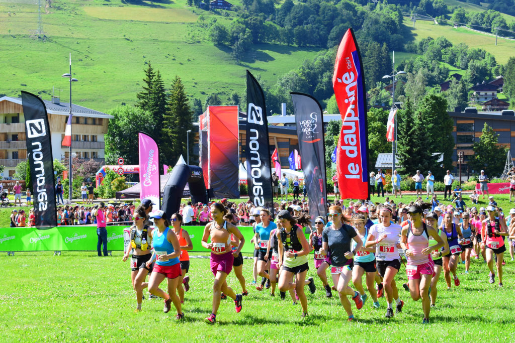 Les participantes s'élancent au départ du trail 100% femmes de La Mégevanne à Megève.