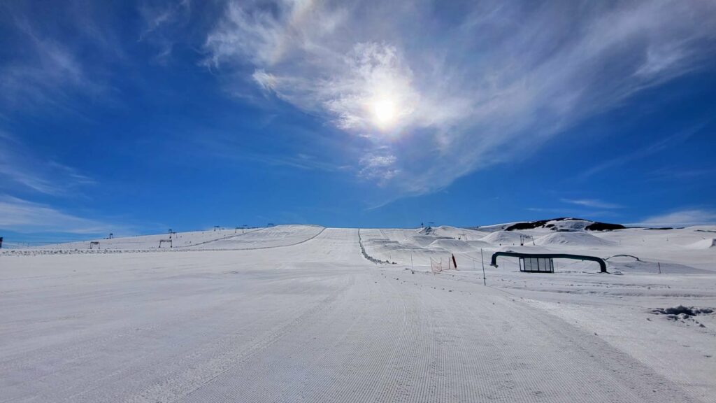 Les pistes de ski du glacier des 2 Alpes à sont ouverture le 28 mai 2022.