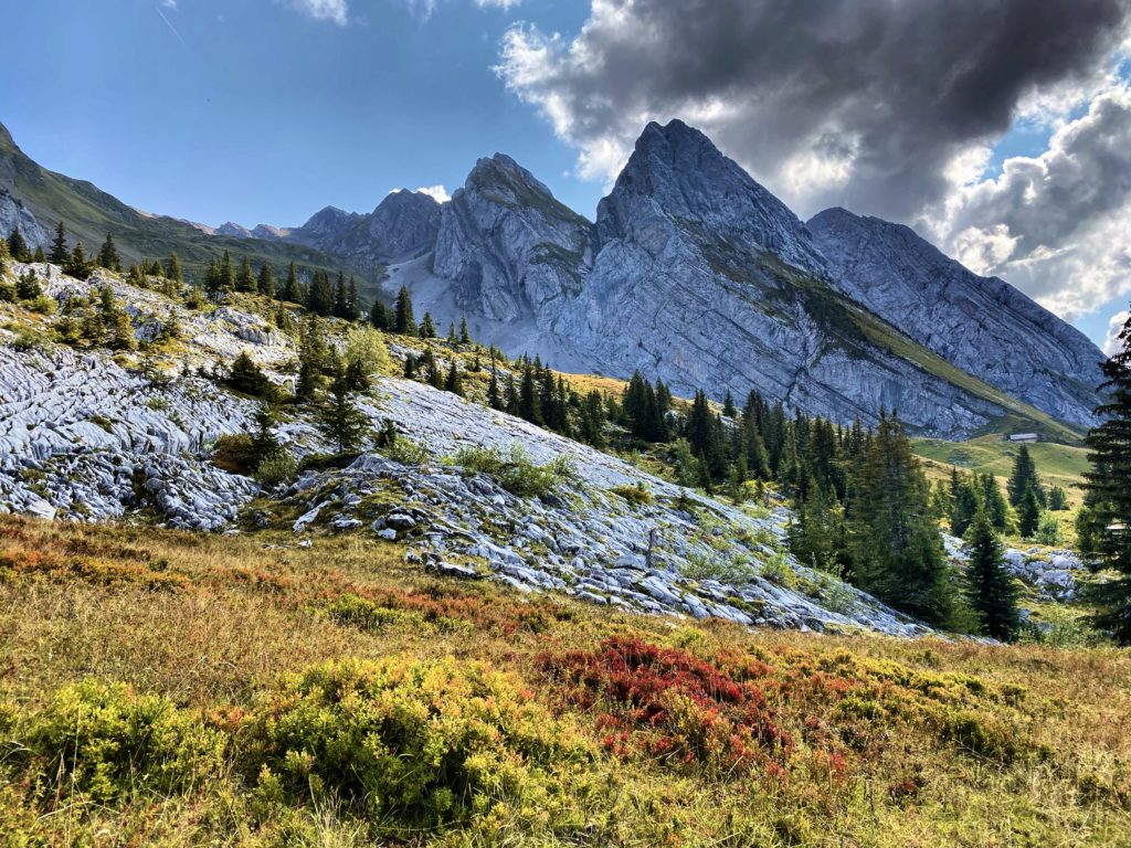 Les combes des Aravis en automne.