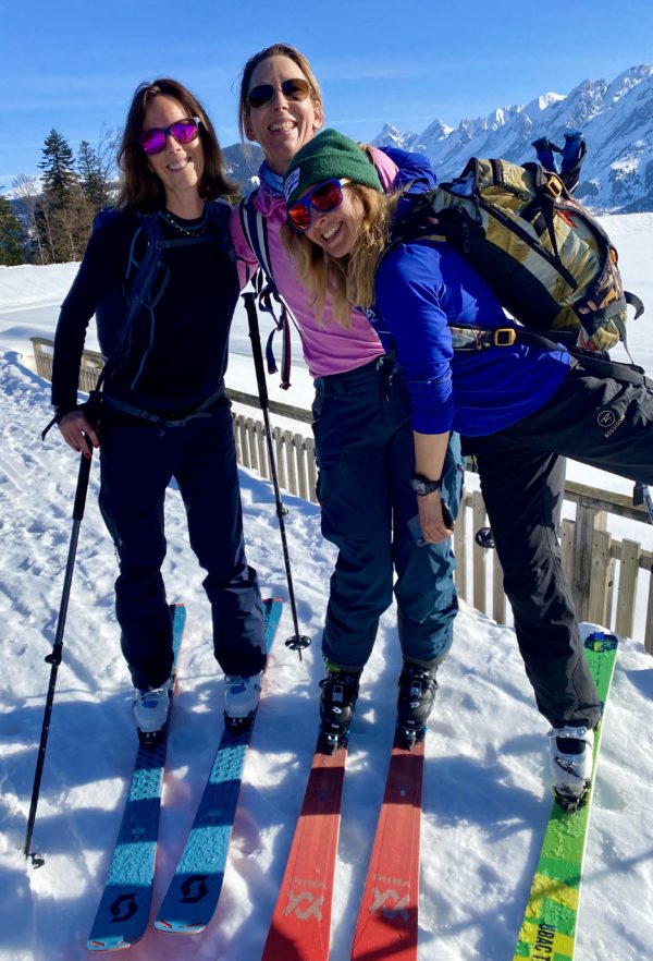 Randonnée à ski entre filles à La Clusaz.