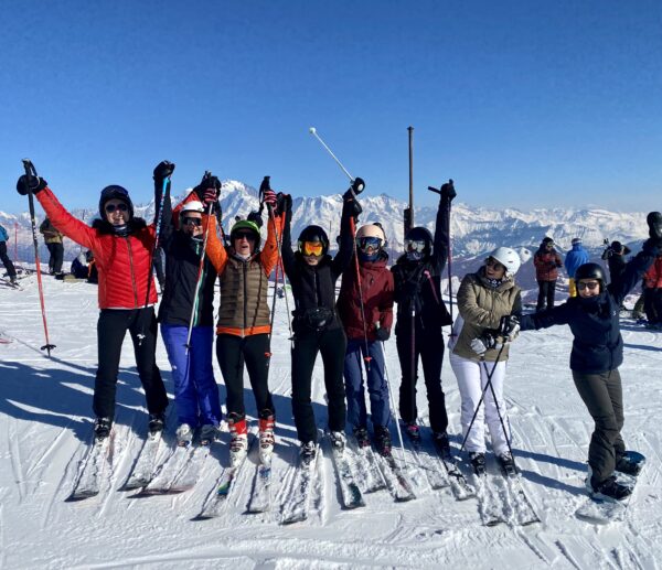 Cours de ski femmes à La Clusaz avec Snowflike.