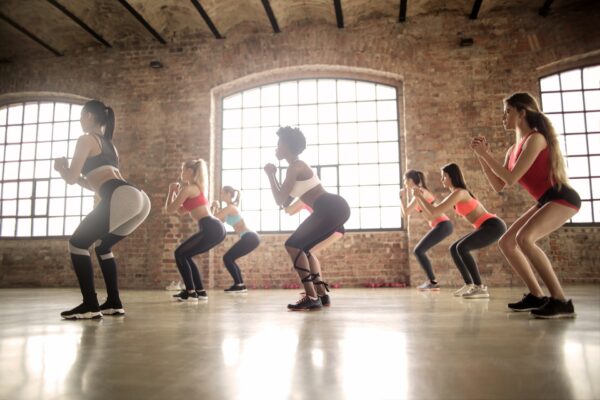 Workout préparation physique 100% femmes, squats.